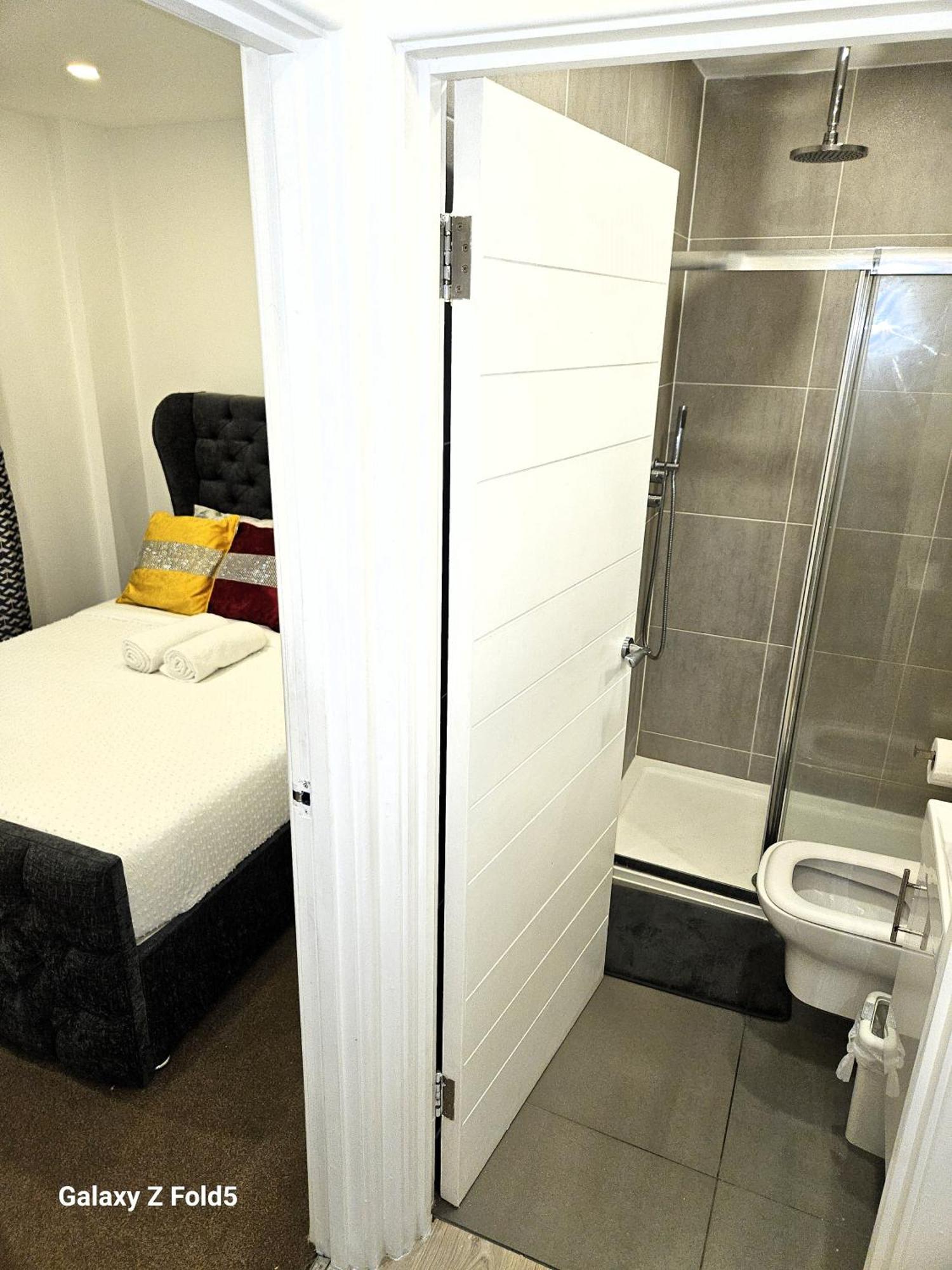 London Sleephouse Partying Is Not Allowed Pls Bagian luar foto
