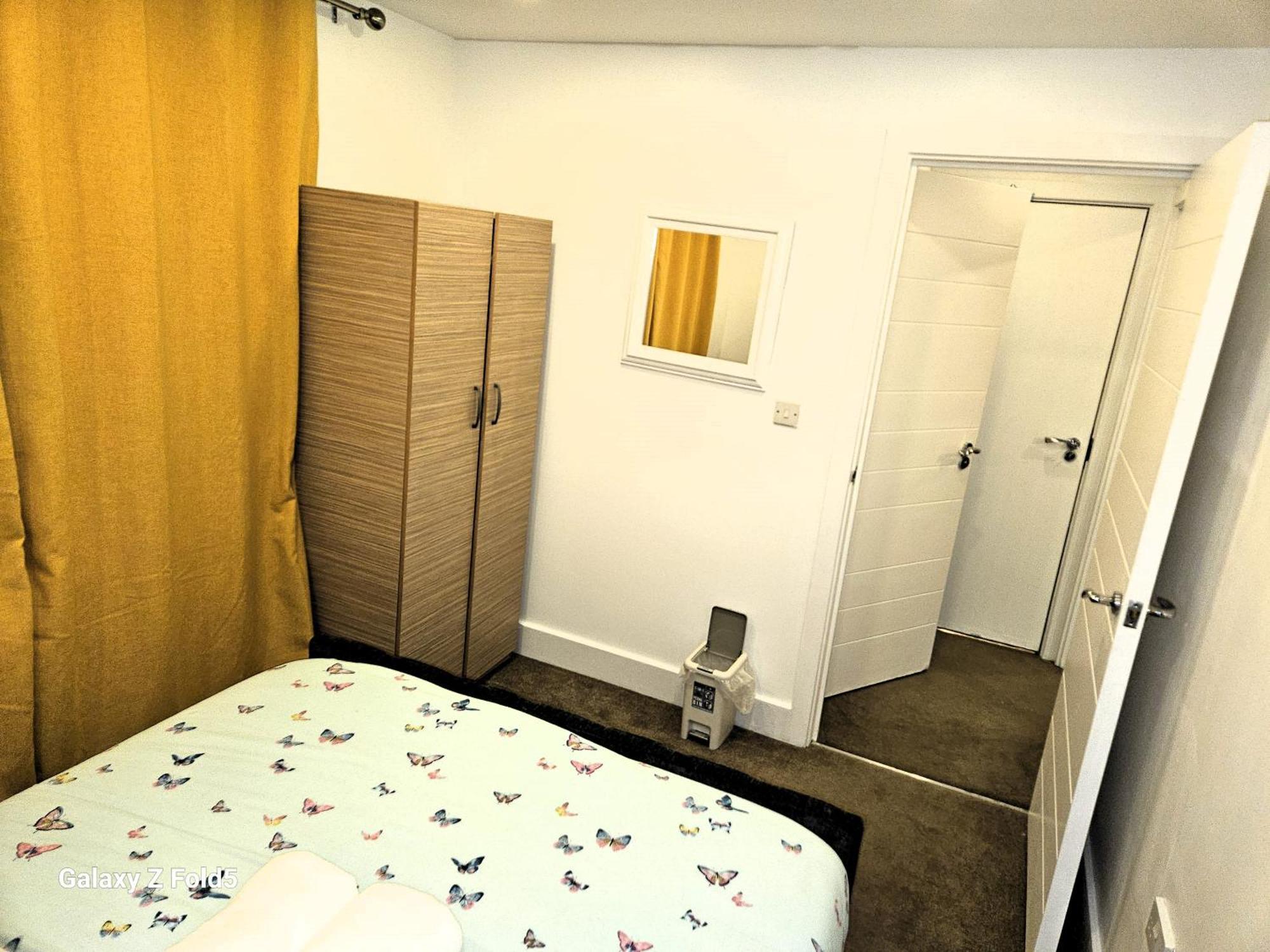 London Sleephouse Partying Is Not Allowed Pls Bagian luar foto