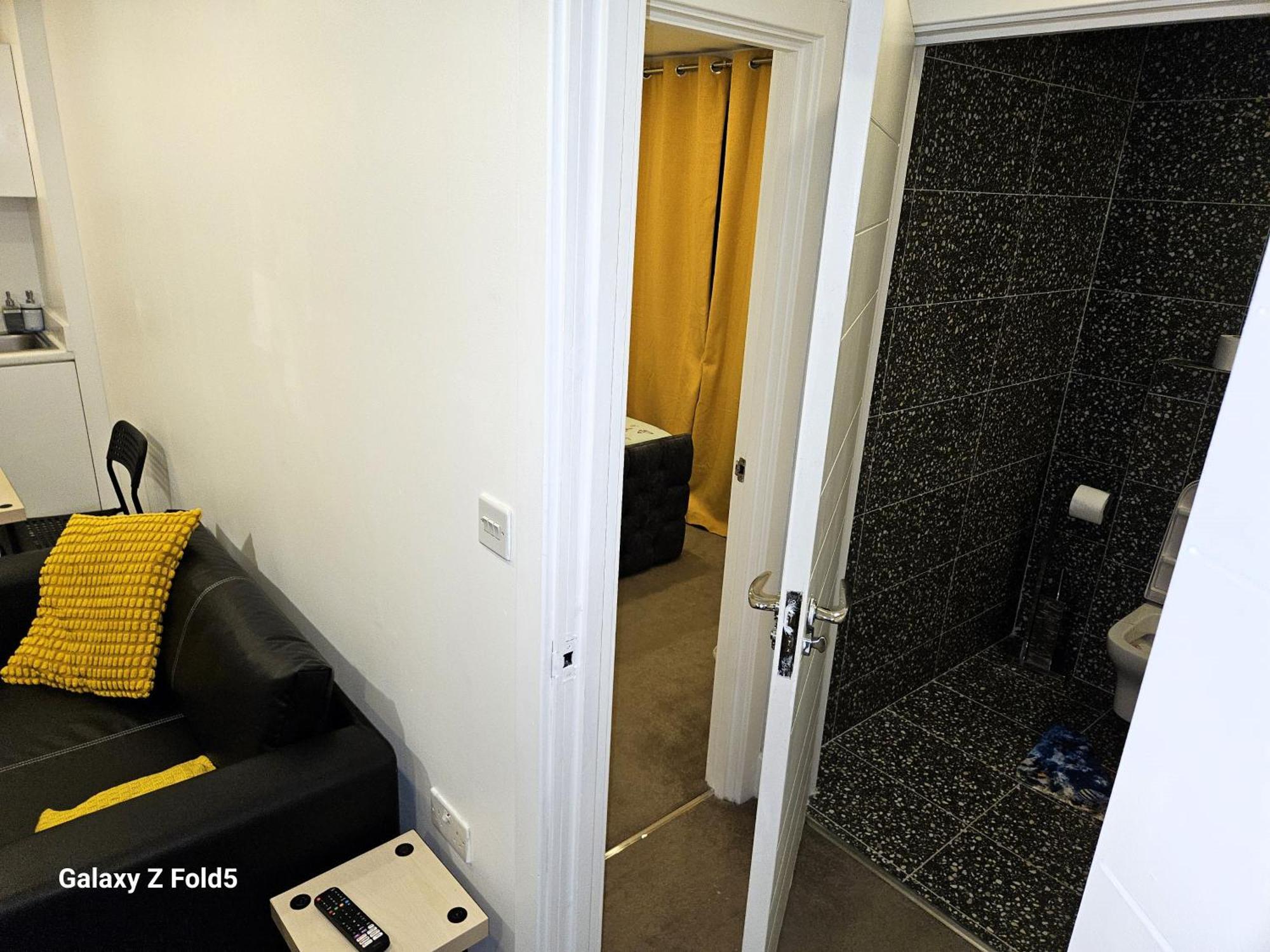 London Sleephouse Partying Is Not Allowed Pls Bagian luar foto