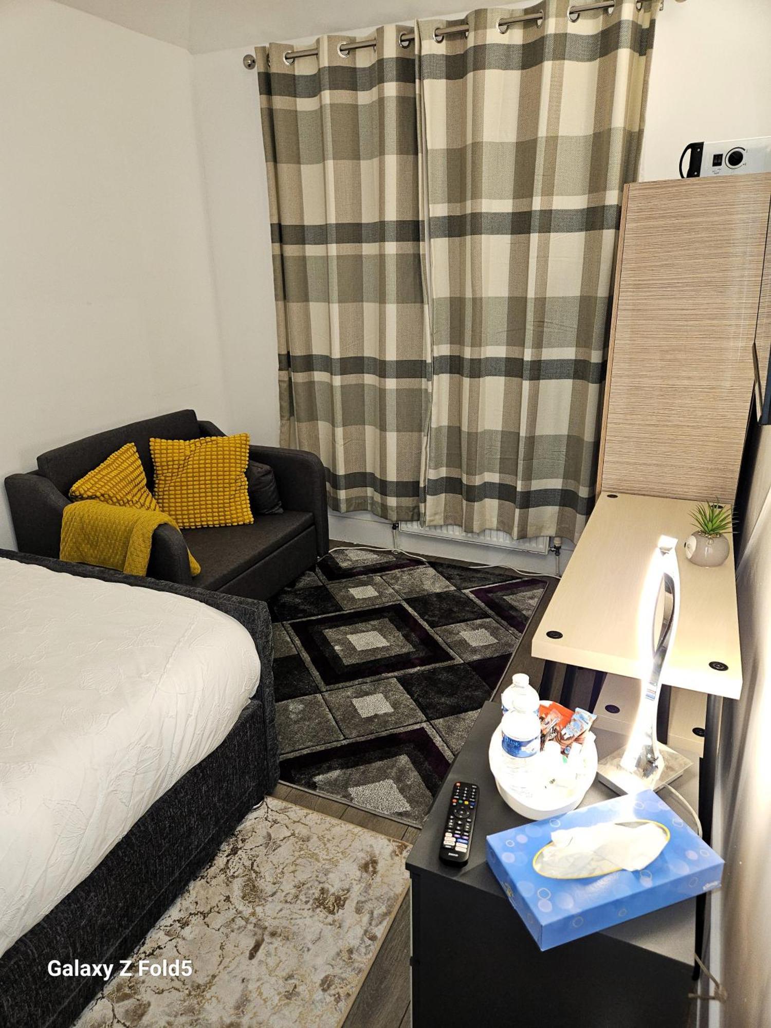 London Sleephouse Partying Is Not Allowed Pls Bagian luar foto