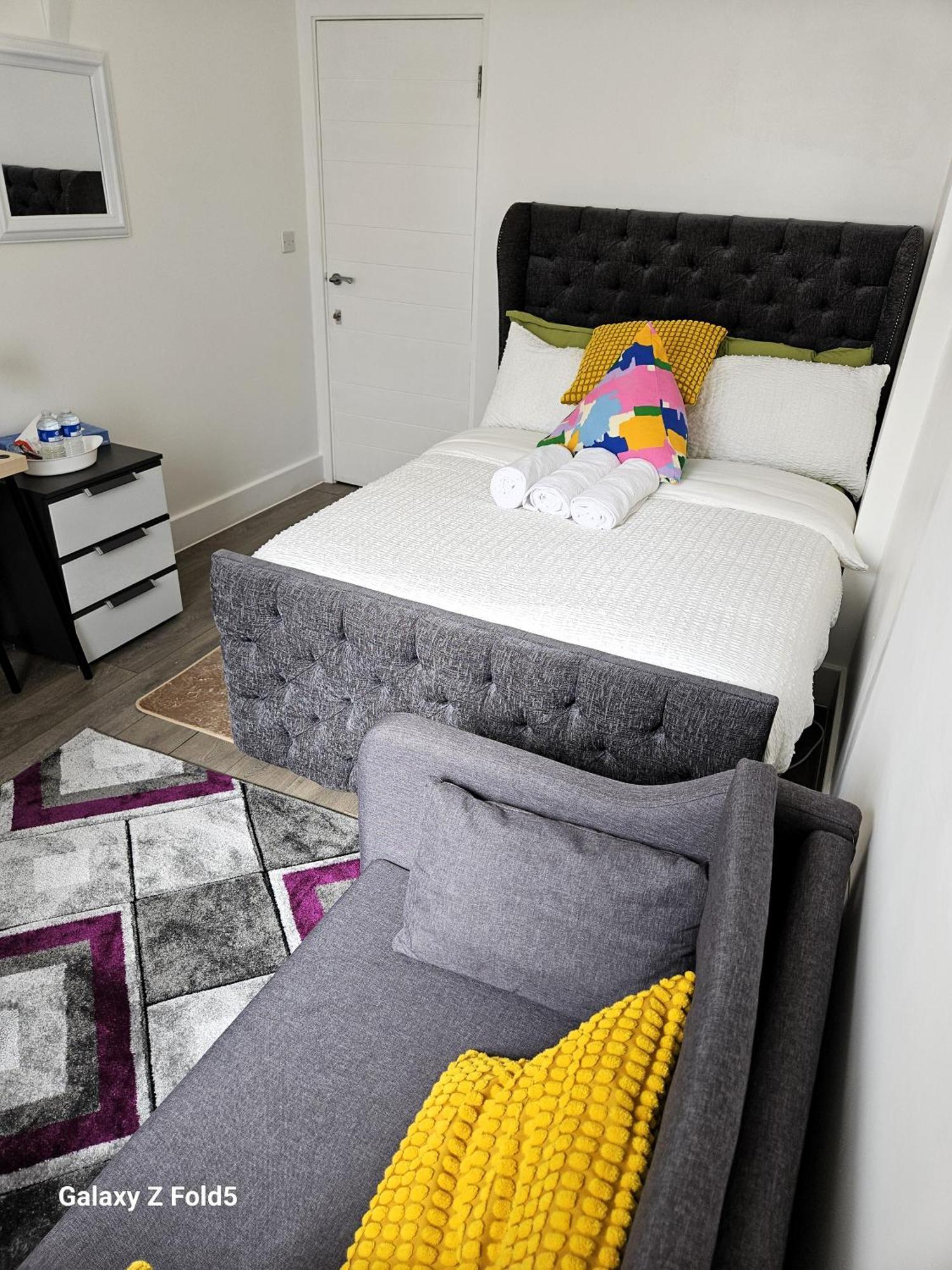 London Sleephouse Partying Is Not Allowed Pls Bagian luar foto