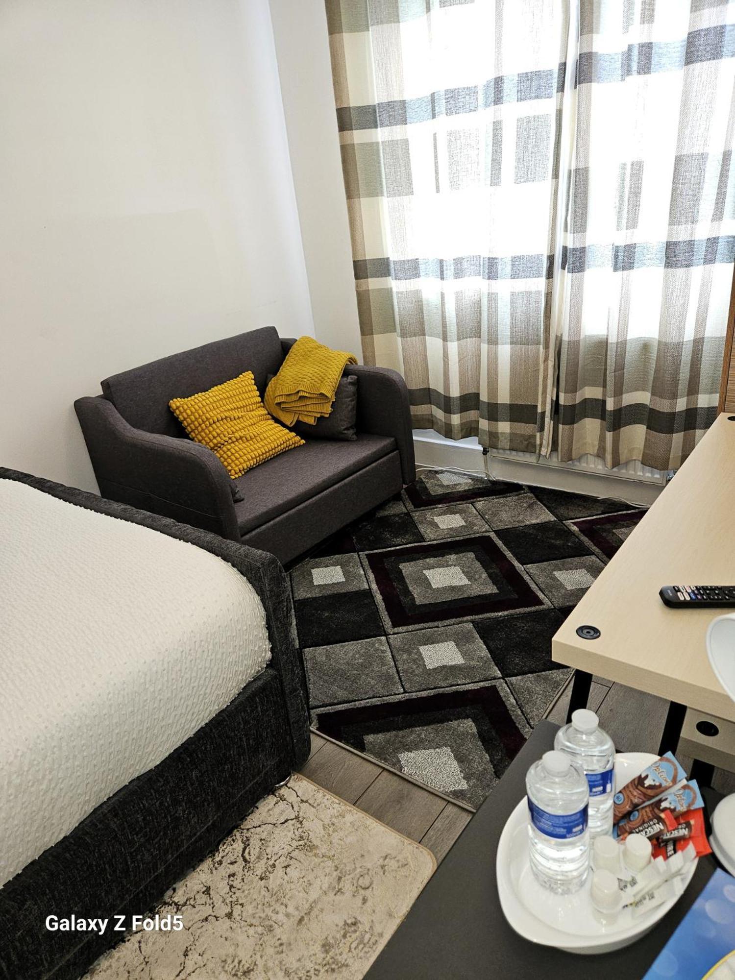 London Sleephouse Partying Is Not Allowed Pls Bagian luar foto